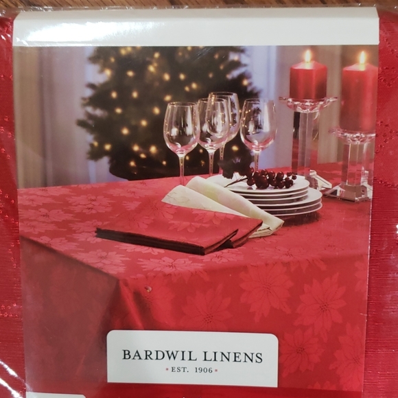 Red  Christmas tablecloth - Picture 3 of 4